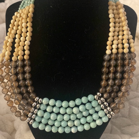 Jewelry - Multi color beaded necklace